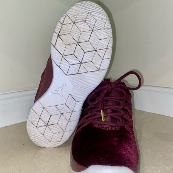 Nike Jordan Deca Fly Premium HC GG auburn velvet and gold - Picture 8 of 9